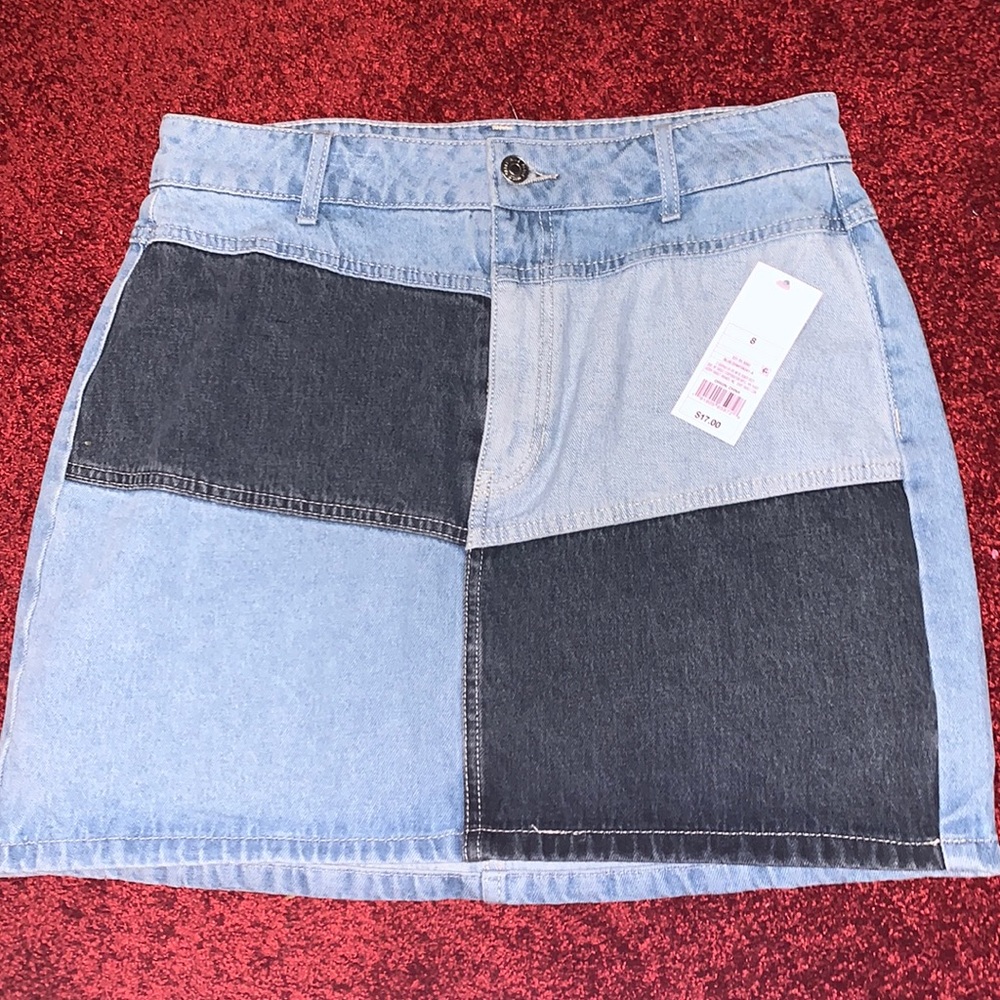 Wild fable patterned high-waisted skirt.